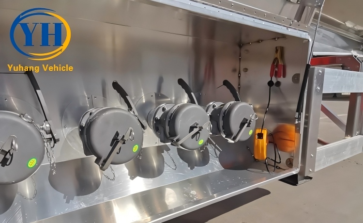 Yh tri axle aluminum alloy petrol tankers 4 100069